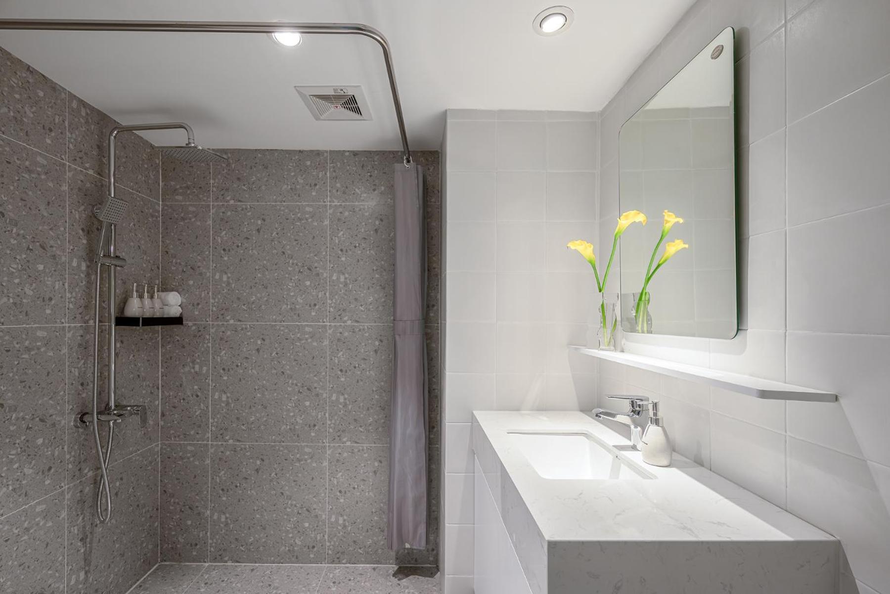 M Village Hotel Ho Guom Hanoi Room photo